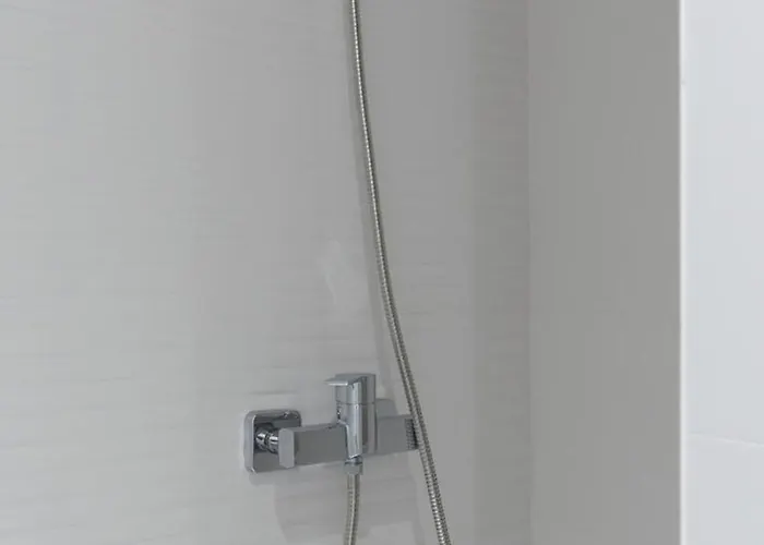 Charming Flat - Garage By Host Wise 아파트