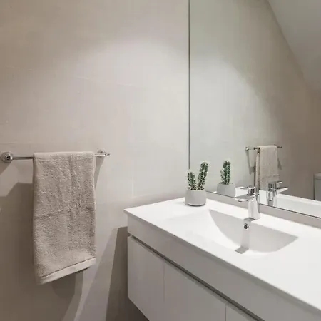 Charming Flat - Garage By Host Wise Apartmán