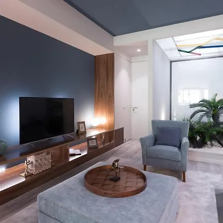 Charming Flat - Garage By Host Wise Apartmán *